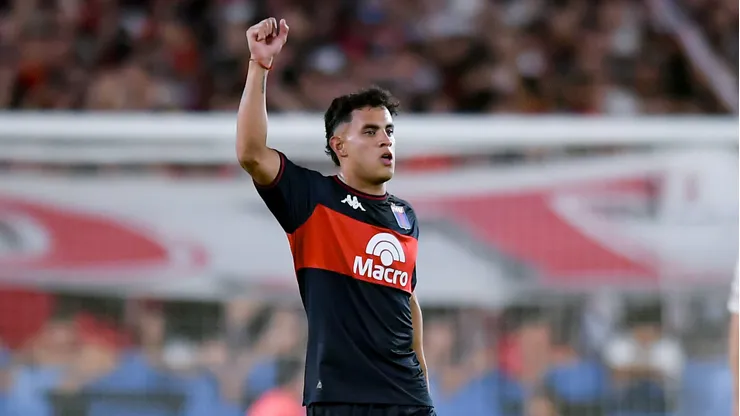 BUENOS AIRES, ARGENTINA - FEBRUARY 07: David Romero of Tigre celebrates after scoring his team's second goal during a Torneo Apertura Mercado Libre 2026 match between River Plate and Tigre at Estadio Más Monumental Antonio Vespucio Liberti on February 07, 2026 in Buenos Aires, Argentina. (Photo by Marcelo Endelli/Getty Images)