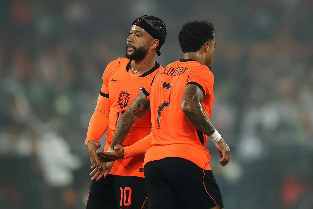 ROTTERDAM, NETHERLANDS – JUNE 03: Justin Kluivert and Memphis Depay of Netherlands speak during the international friendly match between Netherlands and Algeria at De Kuip on June 03, 2026 in Rotterdam, Netherlands. (Photo by Dean Mouhtaropoulos/Getty Images)