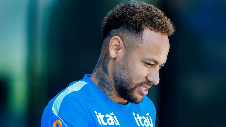 Neymar treina e aguarda definição sobre presença em Brasil x Escócia