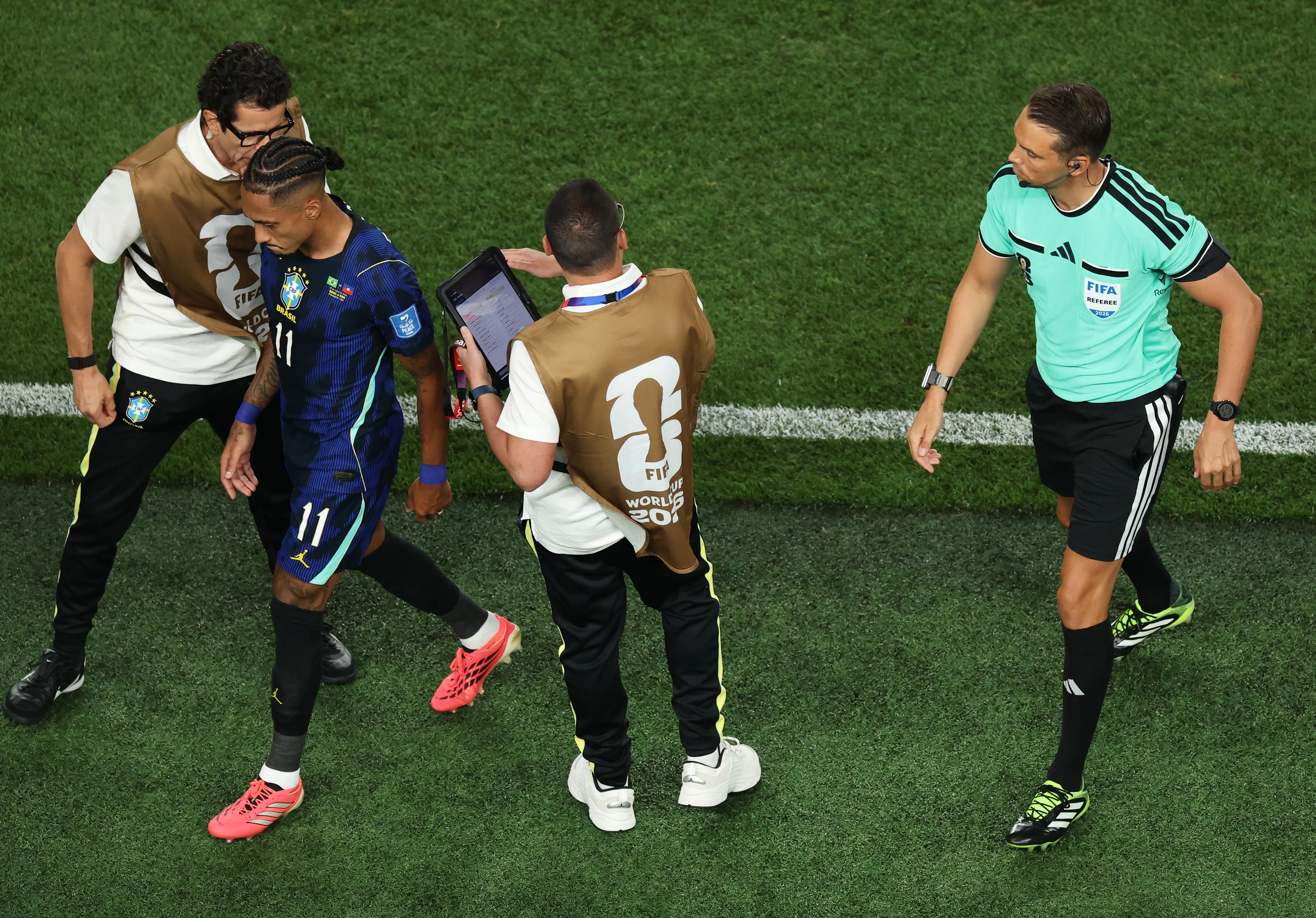 PHILADELPHIA, PENNSYLVANIA – JUNE 19: Raphinha #11 of Brazil walks off the pitch after sustaining an injury during the FIFA World Cup 2026 Group C match between Brazil and Haiti at Philadelphia Stadium on June 19, 2026 in Philadelphia, Pennsylvania. (Photo by Kevin C. Cox/Getty Images)