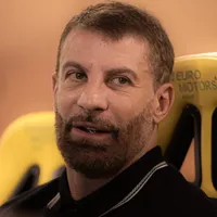 Vasco encaminha contratação de meia brasileiro