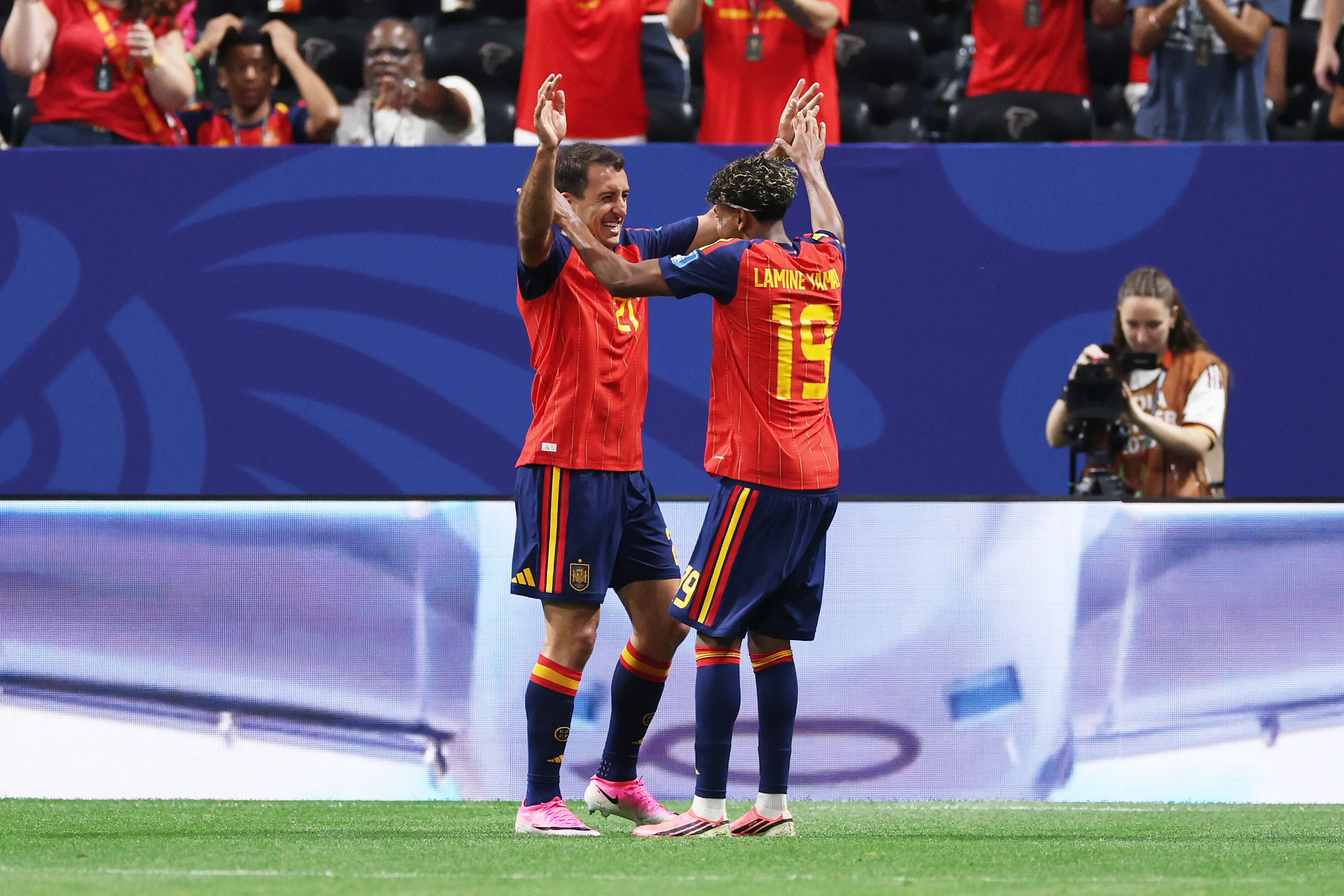 ATLANTA, GEORGIA – JUNE 21: Mikel Oyarzabal #21 of Spain celebrates with teammate Lamine Yamal #19 after scoring his team’s third goal during the FIFA World Cup 2026 Group H match between Spain and Saudi Arabia at Atlanta Stadium on June 21, 2026 in Atlanta, Georgia. (Photo by Mattia Ozbot/Getty Images)