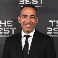 Djorkaeff viraliza após cochilo em Espanha x Arábia Saudita