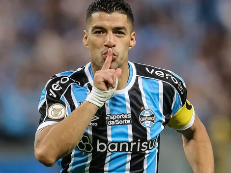 Suárez, ex-Grêmio, marca presença em Uruguai x Cabo Verde