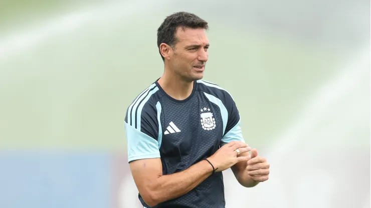 KANSAS , MISSOURI - JUNE 21: Lionel Scaloni Argentina Coach during the training of Argentina one day ahead of the FIFA World Cup 2026 Group J match between Argentina and Austria at Dallas Stadium on June 21, 2026 in Arlington, Texas. (Photo by Richard Pelham/Getty Images)