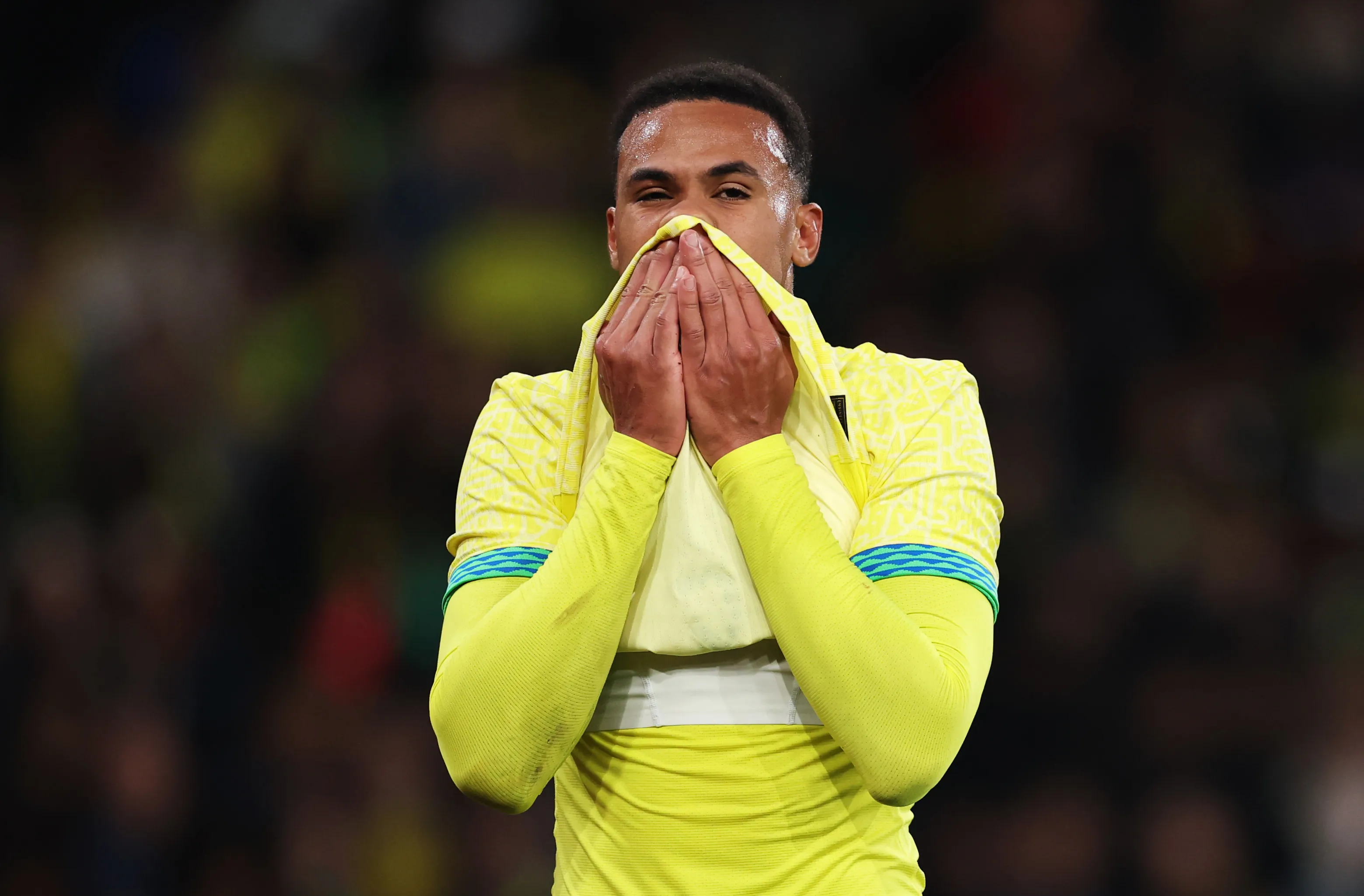 LONDON, ENGLAND – NOVEMBER 15: Gabriel Magalhaes of Brazil reacts as he is substituted after suffering an injury during the International Friendly between Brazil and Senegal at Emirates Stadium on November 15, 2025 in London, England. (Photo by Ryan Pierse/Getty Images)