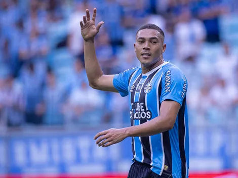 Carlos Vinícius está feliz e deve ficar no Grêmio