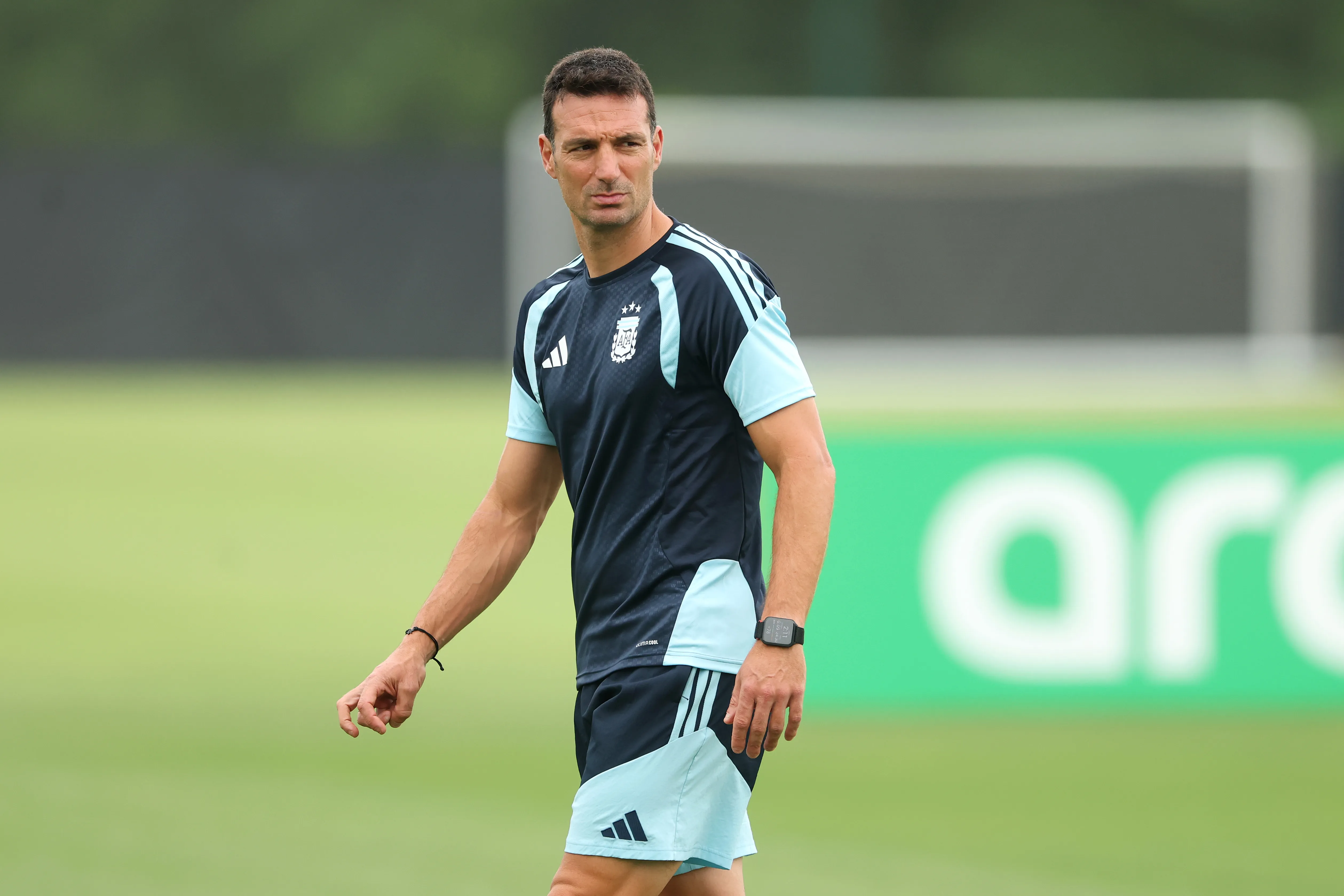 ARLINGTON, TEXAS – JUNE 21: Lionel Scaloni, Head Coach of Argentina, looks on during an Argentina Training Session ahead of the FIFA World Cup 2026 Group J match between Argentina and Austria at Sporting KC Training Centre on June 21, 2026 in Kansas City, Kansas. (Photo by Richard Pelham/Getty Images)