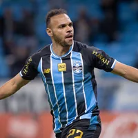Grêmio quer negociar Braithwaite, mas atacante pretende ficar