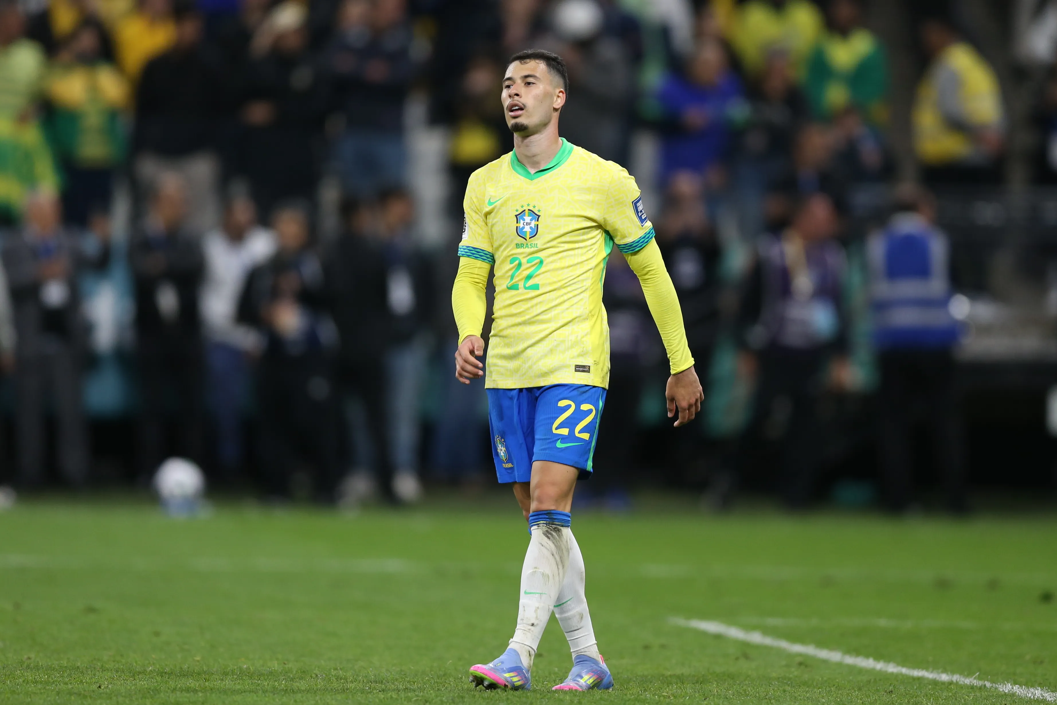 Gabriel Martinelli atuando na Seleção Brasileira – Foto: Marlon Costa/AGIF