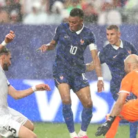 França e Iraque na Copa do Mundo é interrompido por alerta de raios