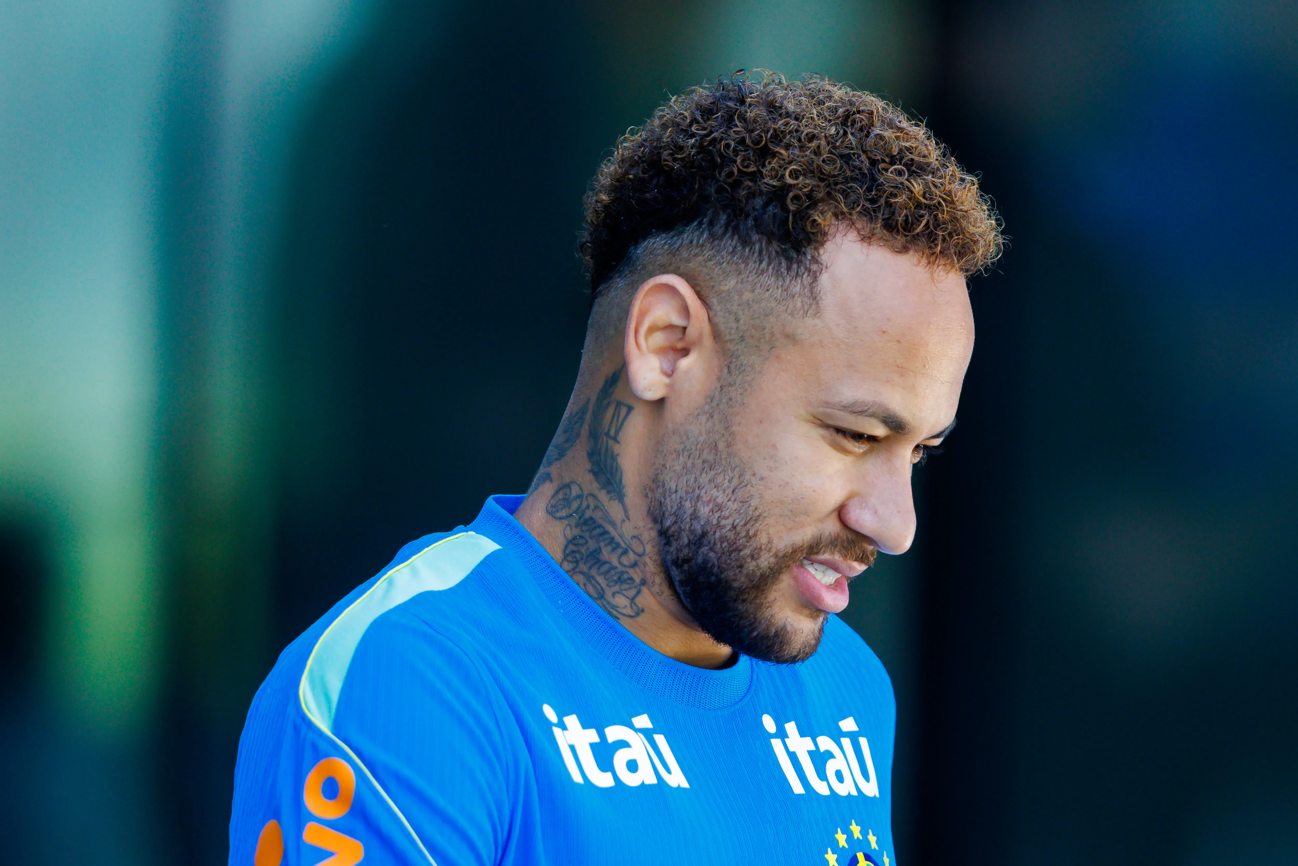 Neymar durante treinamento da Seleção Brasileira. Foto: Rodolfo Buhrer/AGIF