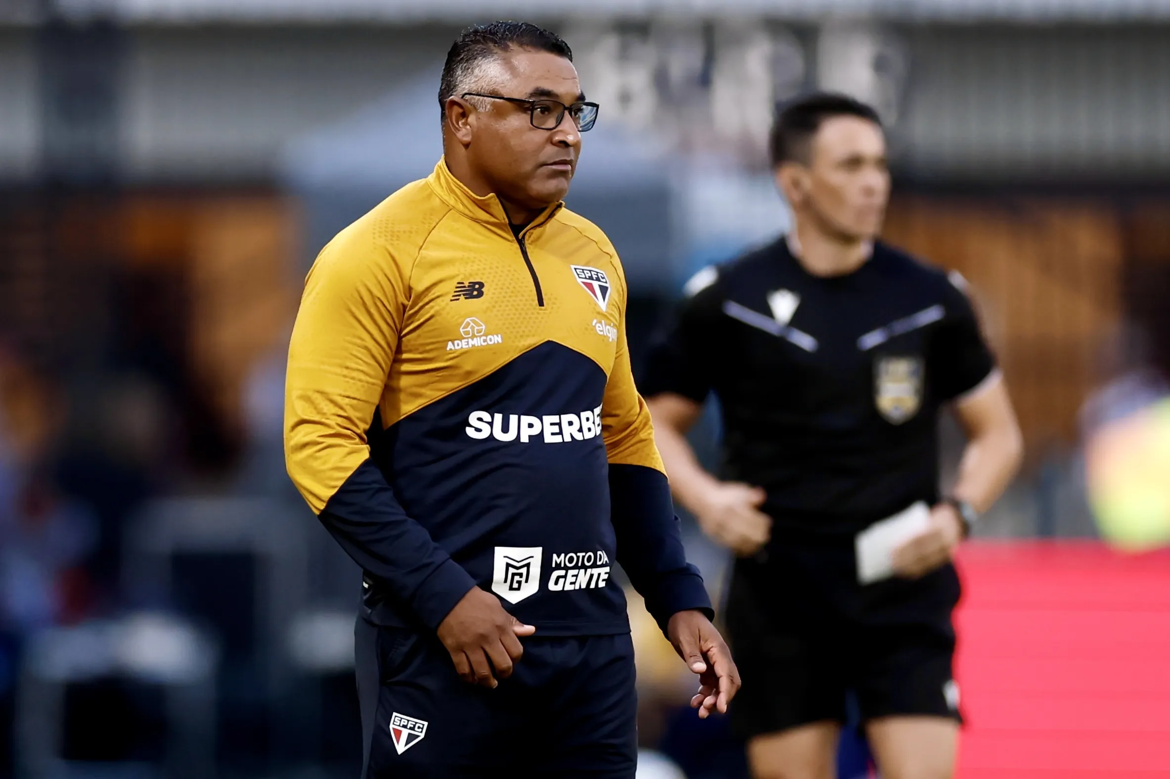Roger Machado comandando o São Paulo em 2026 – Foto: Marcello Zambrana/AGIF