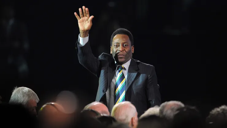 RIO DE JANEIRO, BRAZIL - JULY 30: Brazilian football legend Pele waves to the audience during the Preliminary Draw of the 2014 FIFA World Cup at Marina Da Gloria on July 30, 2011 in Rio de Janeiro, Brazil. (Photo by Michael Regan/Getty Images)
