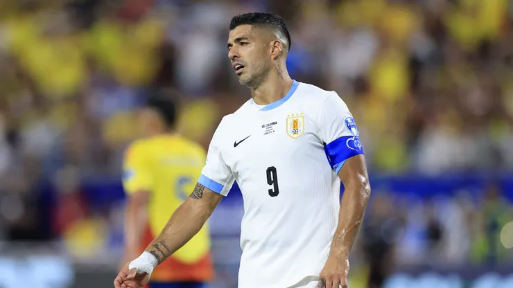 CHARLOTTE, NORTH CAROLINA - JULY 10: Luis Suarez of Uruguay gestures during the CONMEBOL Copa America 2024 semifinal match between Uruguay and Colombia at Bank of America Stadium on July 10, 2024 in Charlotte, North Carolina. (Photo by Buda Mendes/Getty Images)