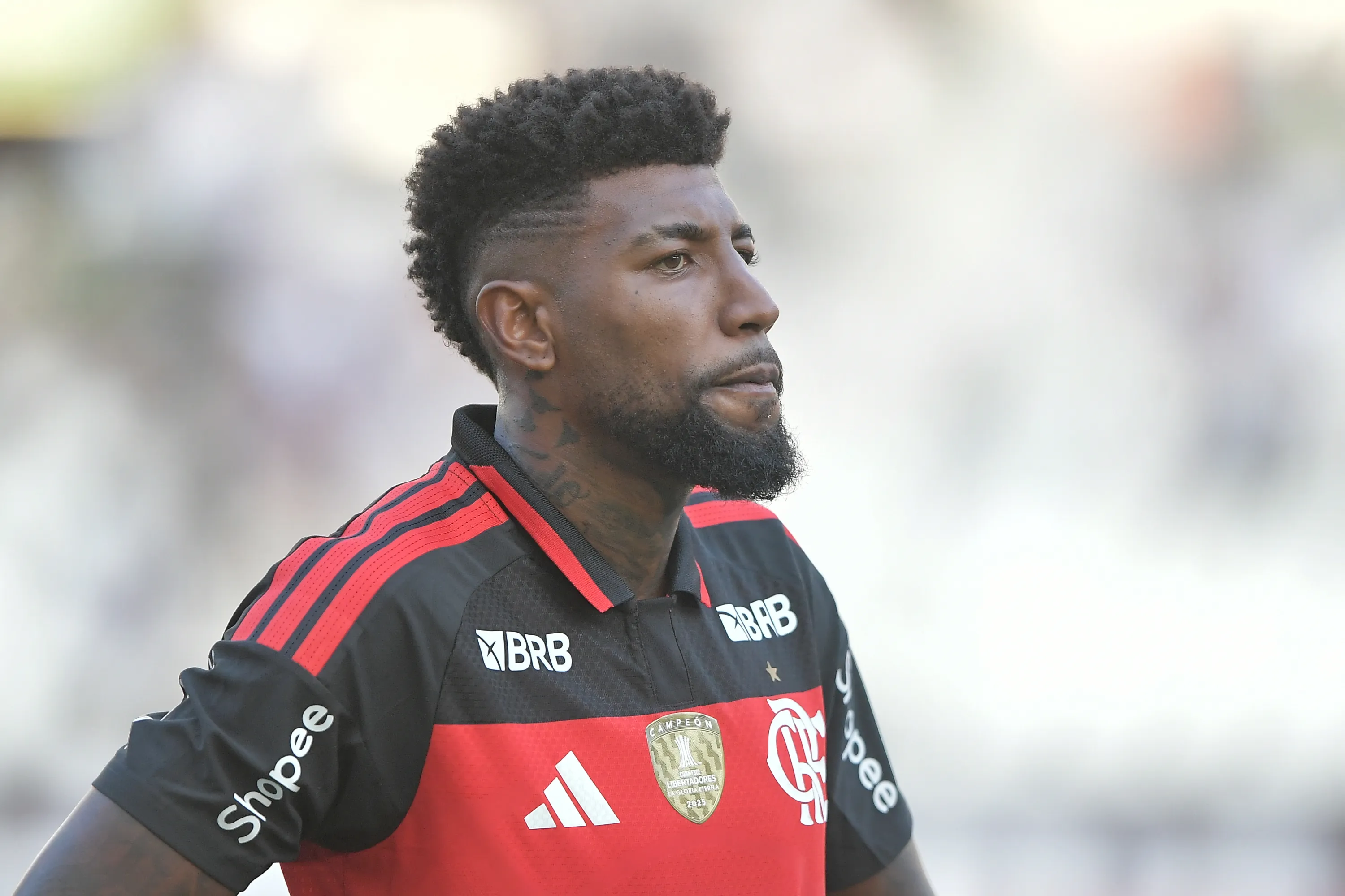 RJ – RIO DE JANEIRO – 15/02/2026 – CARIOCA 2026, BOTAFOGO X FLAMENGO – Emerson Royal jogador do Flamengo durante partida contra o Botafogo no estadio Engenhao pelo campeonato Carioca 2026. Foto: Thiago Ribeiro/AGIF