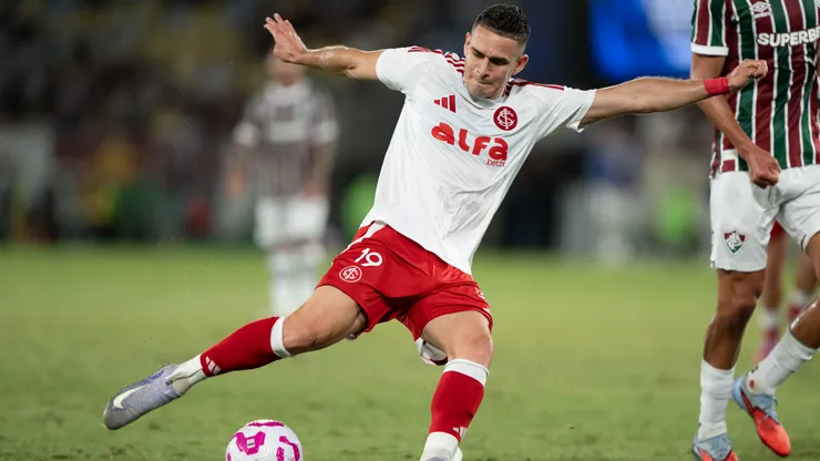 Borre jogador do Internacional durante partida contra o Fluminense no estadio Maracana pelo campeonato Brasileiro A 2025.