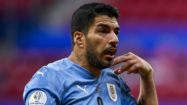 Suárez prega foco em Uruguai x Espanha.