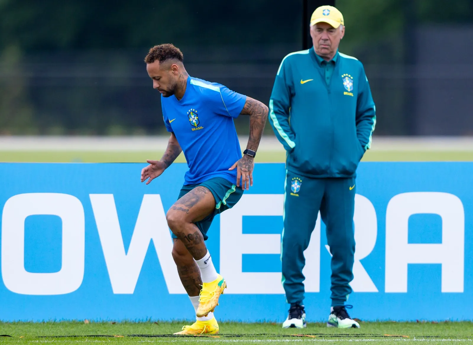 Neymar treinando com a Seleção Brasileira – Foto: Rodolfo Buhrer/AGIF