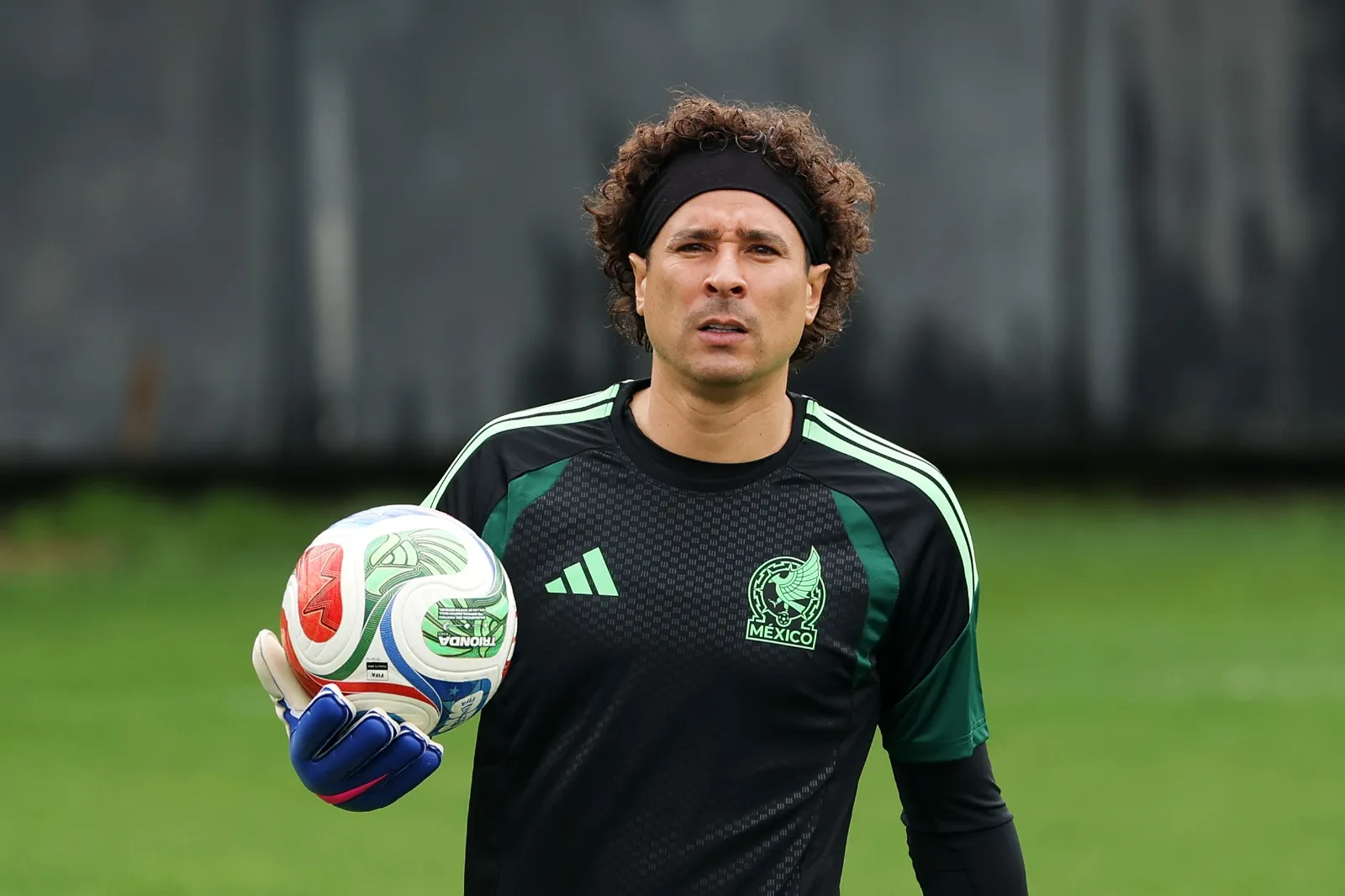 Ochoa treinando na Seleção Mexicana -Foto: Luke Hales/Getty Images