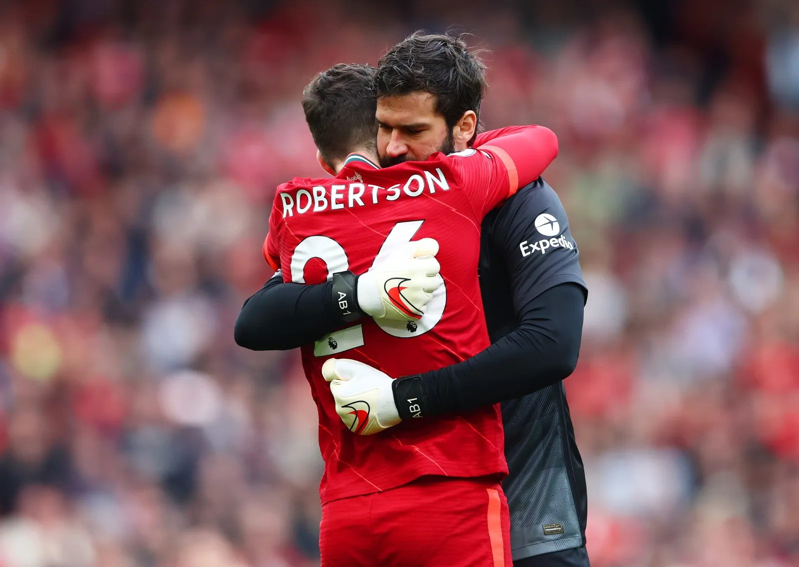 Robertson e Alisson no Liverpool em 2022 – Foto: Brunskill/Getty Images