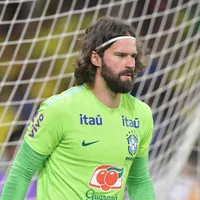 Robertson "rasga elogios" a Alisson antes de duelo entre Brasil x Escócia