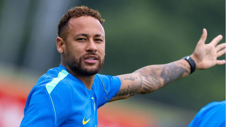 Neymar Jr jogador do Selecao Brasileira durante chegada do time para treino no Centro de Treinamento CT Columbia Park. Foto: Rodolfo Buhrer/AGIF