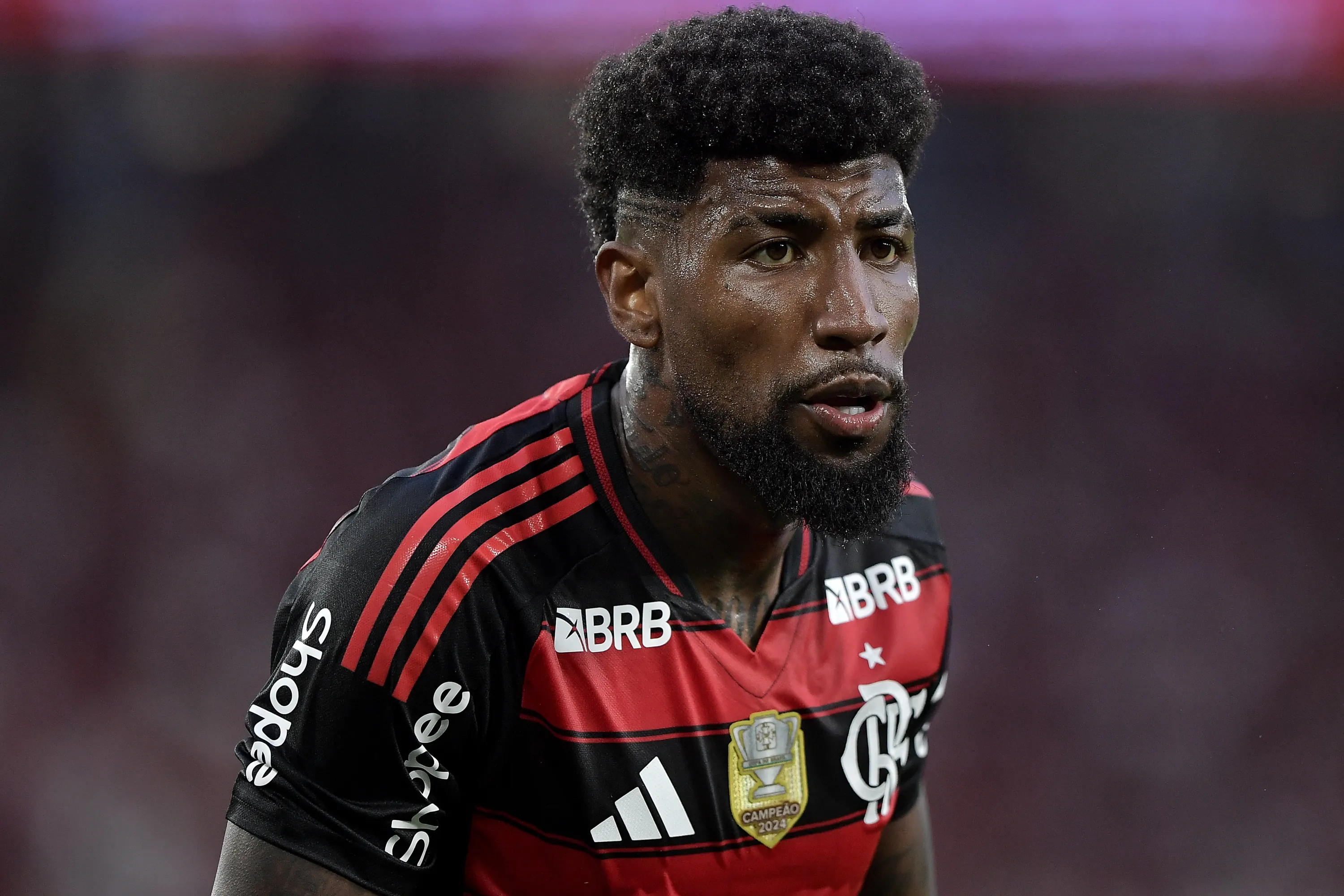 Emerson Royal jogador do Flamengo durante partida contra o Palmeiras no estadio Maracana pelo campeonato Brasileiro A 2025. Foto: Thiago Ribeiro/AGIF