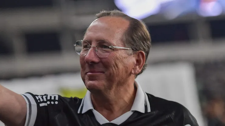 John Textor CEO do Botafogo durante partida contra o Corinthians no estadio Engenhao pelo campeonato Brasileiro A 2025. Foto: Thiago Ribeiro/AGIF