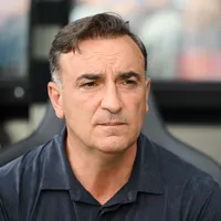 Vasco prepara oferta para o técnico Carlos Carvalhal, mas tem concorrência da Europa