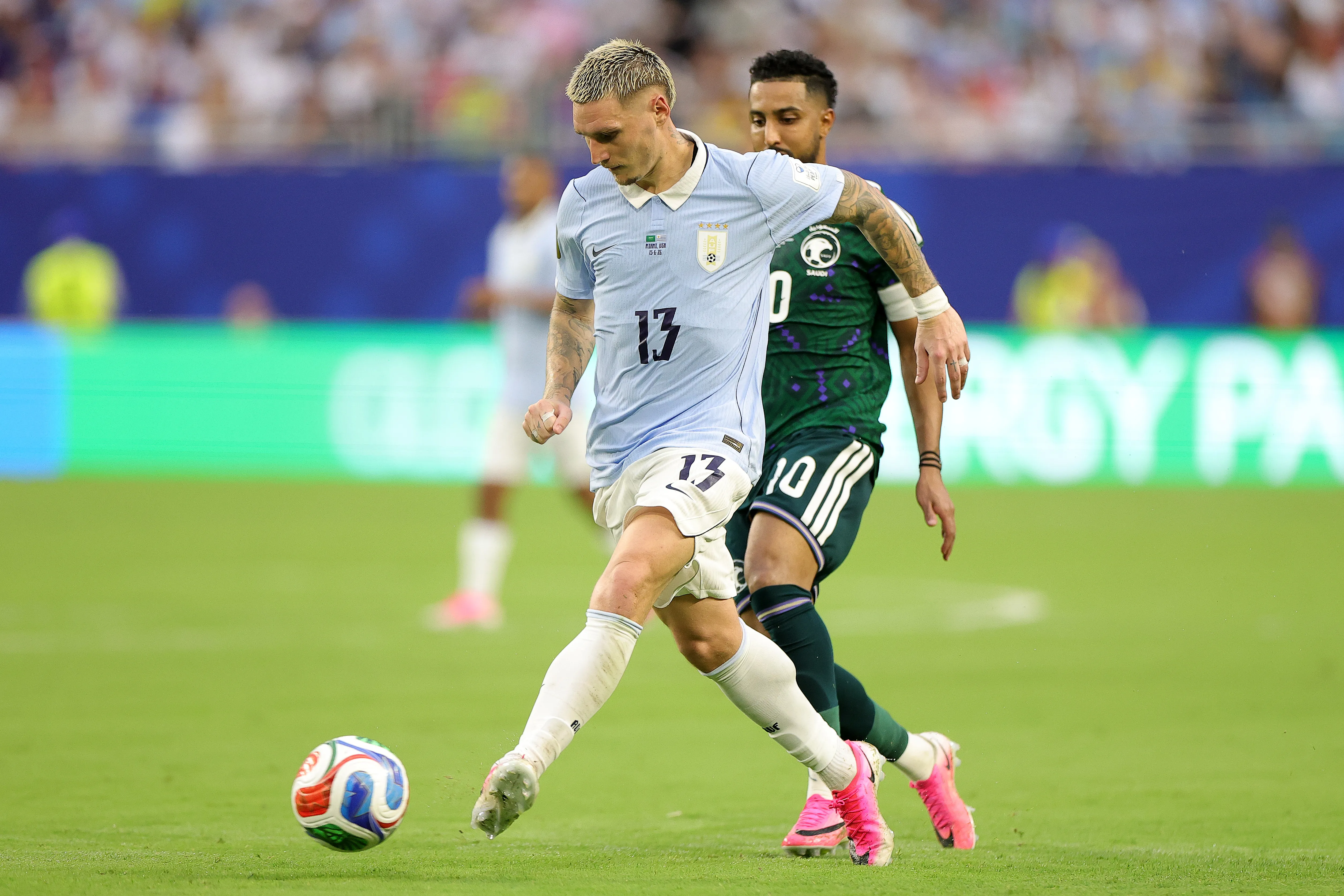 Varela durante Uruguai x Arábia Saudita na Copa – Foto: Alex Slitz/Getty Images.