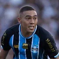 Grêmio é avisado que clubes da Europa querem Carlos Vinícius e diretoria toma decisão