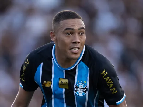 Grêmio é avisado que clubes da Europa querem Carlos Vinícius e diretoria toma decisão