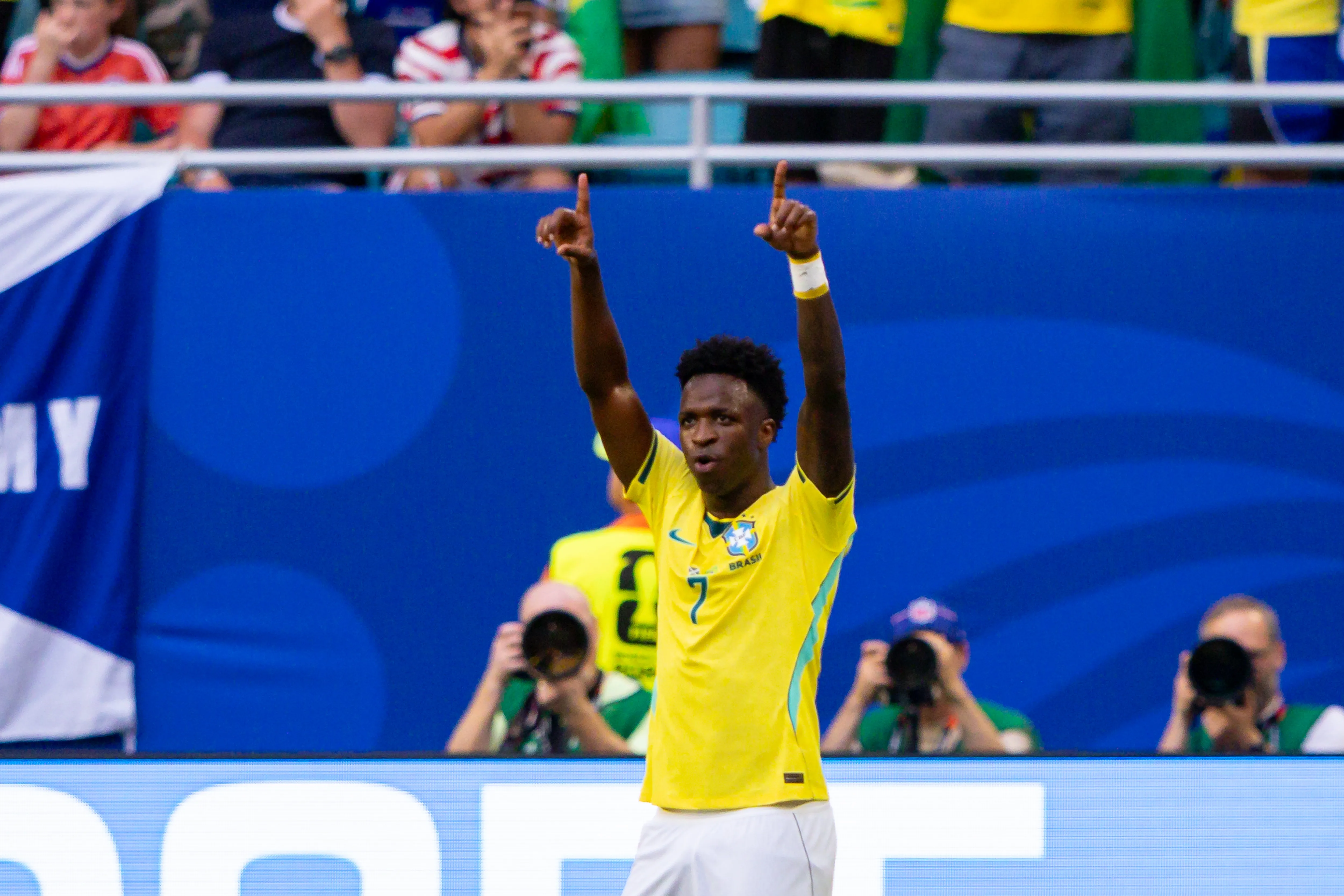 ESTADOS UNIDOS – MIAMI – 24/06/2026 – COPA DO MUNDO 2026, BRASIL X ESCOCIA – Vinicius Junior jogador do Brasil comemora seu gol durante partida contra o Escocia no estadio Miami pelo campeonato Copa Do Mundo 2026.  Foto: Rodolfo Buhrer/AGIF