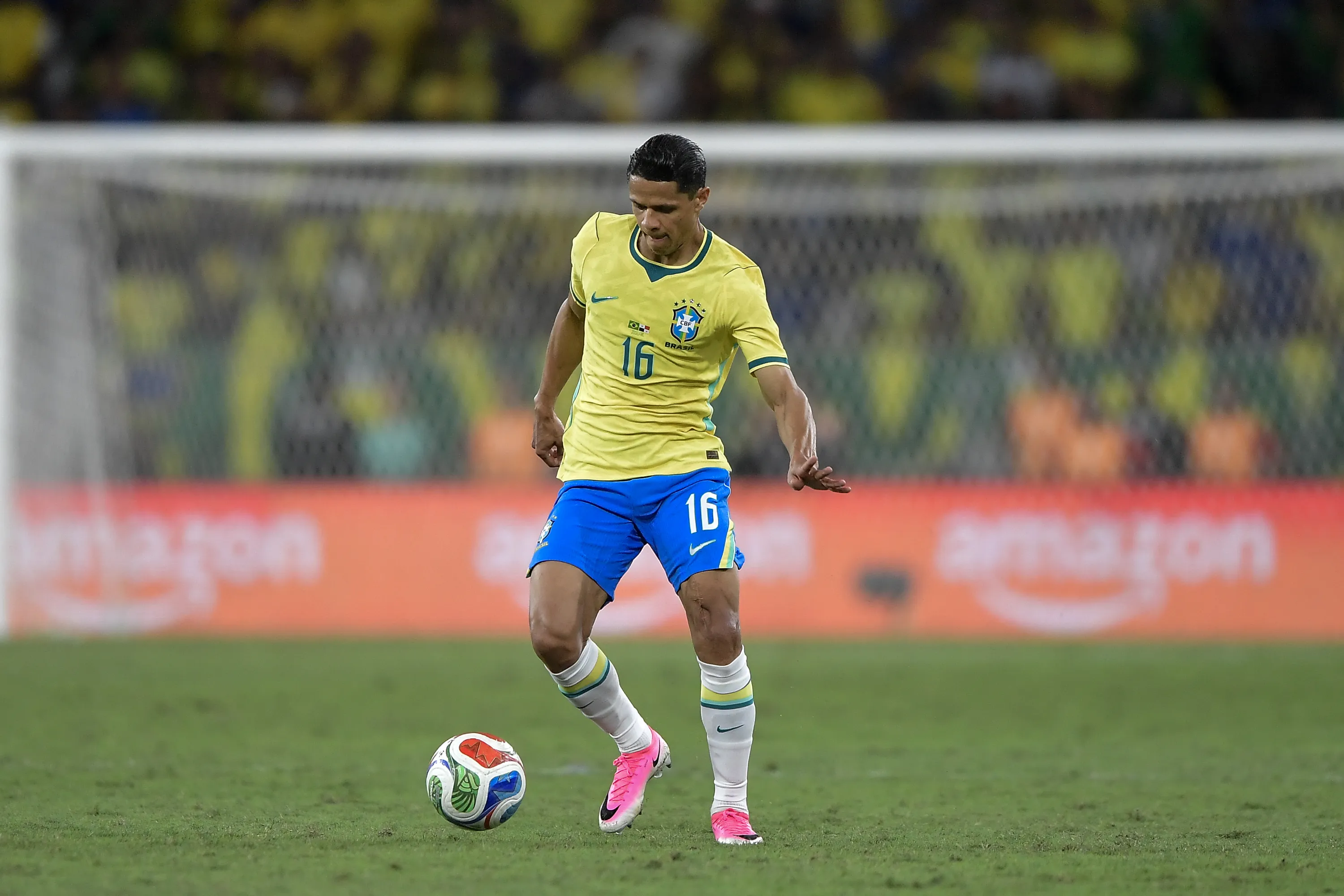 Douglas Santos jogador do Selecao Brasileira durante partida contra o Panama no estadio Maracana pelo campeonato Amistoso. Foto: Thiago Ribeiro/AGIF