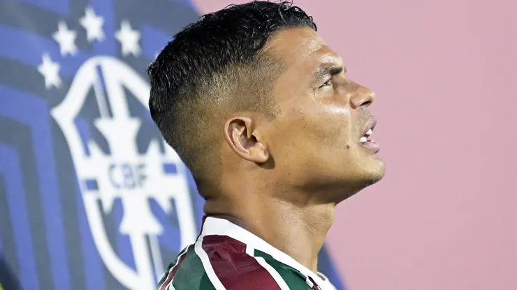 Thiago Silva jogador do Fluminense durante execucao do hino nacional antes da partida contra o Flamengo no estadio Maracana pelo campeonato Brasileiro A 2025. Foto: Alexandre Loureiro/AGIF