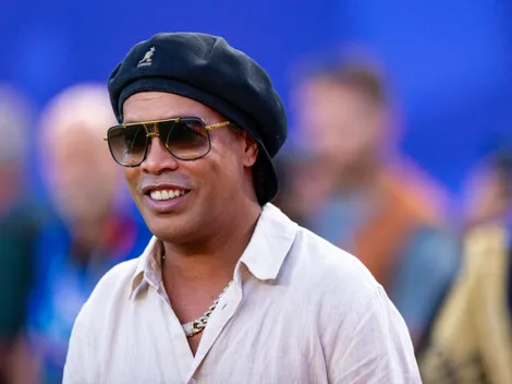 Ronaldinho surge com tênis do hexa em Miami