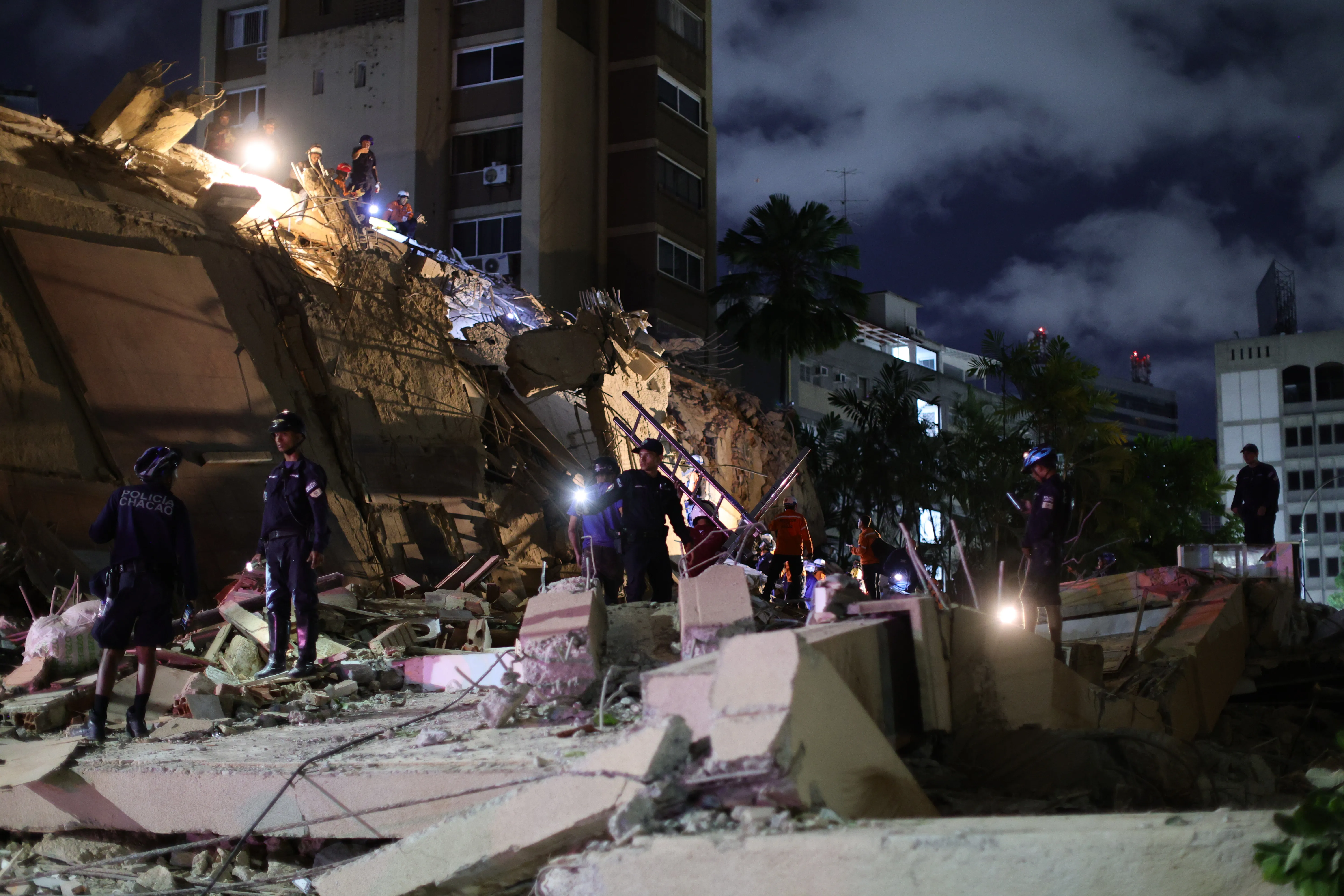 CARACAS, VENEZUELA – JUNE 24: First responders attend a damaged building at Los Palos Grandes after a magnitude 7.2 earthquake struck Venezuela and other regions in the Caribbean on June 24, 2026 in Caracas, Venezuela. According to the U.S. Geological Survey (USGS), the main earthquake was followed by a 7.5-magnitude aftershock less than a minute later; although some buildings collapsed, the number of victims remains unknown. (Photo by Jesus Vargas/Getty Images)