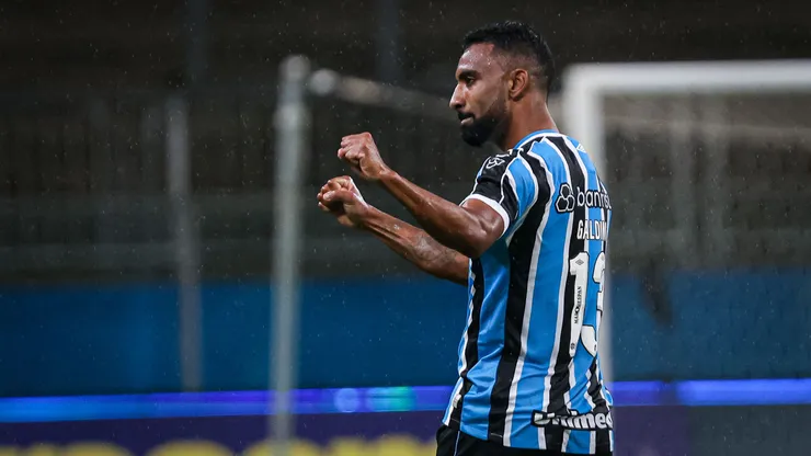 Everton Galdino jogador do Gremio comemora seu gol durante partida contra o Bragantino no estadio Arena do Gremio pelo campeonato BRASILEIRO A 2023.
