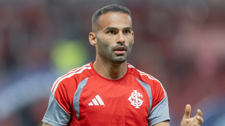Thiago Maia jogador do Internacional durante partida contra o Gremio no estadio Beira-Rio pelo campeonato Brasileiro A 2026.