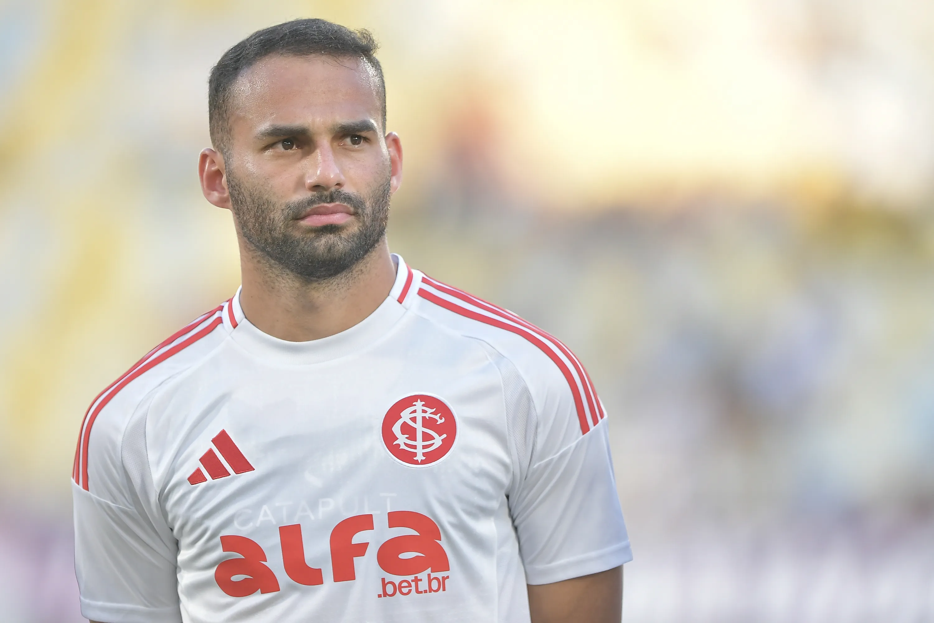 RJ – RIO DE JANEIRO – 25/10/2025 – BRASILEIRO A 2025, FLUMINENSE X INTERNACIONAL – Thiago Maia jogador do Internacional durante partida contra o Fluminense no estadio Maracana pelo campeonato Brasileiro A 2025. Foto: Thiago Ribeiro/AGIF