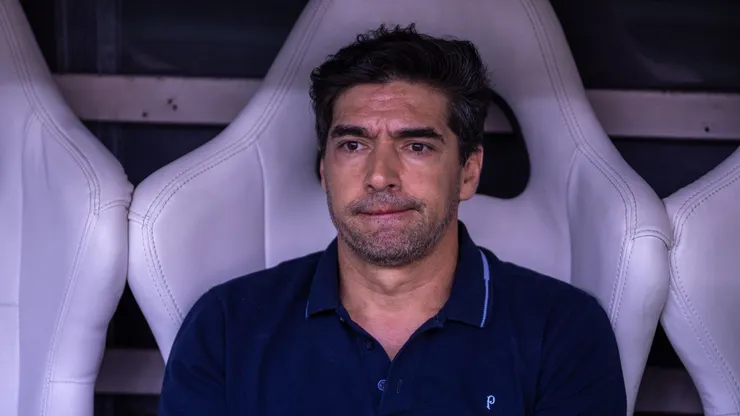 Abel Ferreira técnico do Palmeiras durante partida contra o Ceará no estádio Arena Castelão pelo campeonato Brasileiro A 2025. Foto: Baggio Rodrigues/AGIF