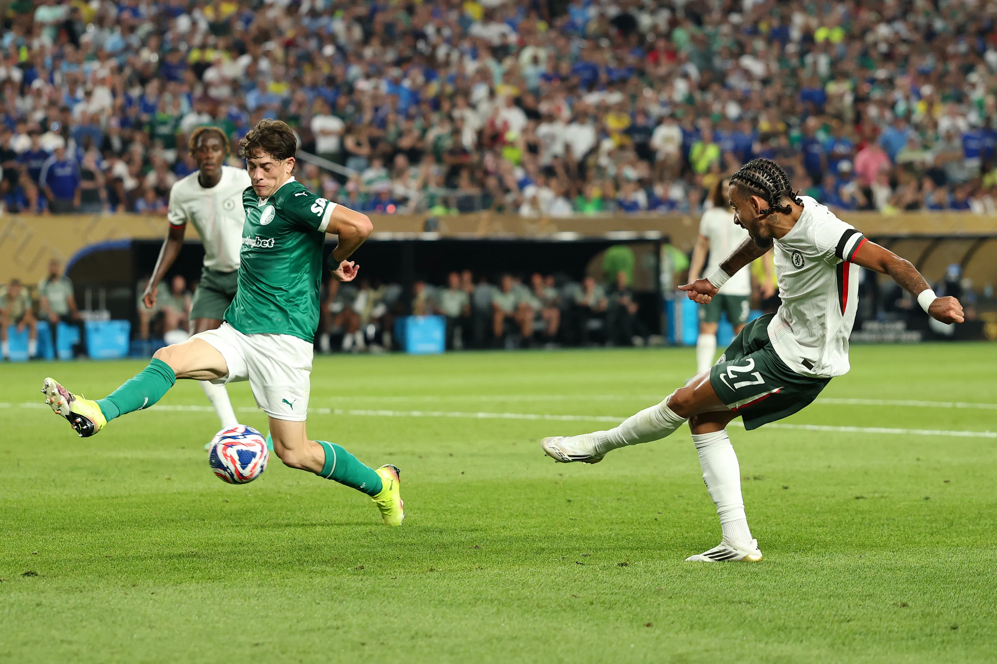 PHILADELPHIA, PENNSYLVANIA – JULY 04: Malo Gusto #27 of Chelsea FC shoots their sides second goal, an own goal by Agustin Giay (not pictured) #4 of Palmeiras, during the FIFA Club World Cup 2025 quarter final match between SE Palmeiras and Chelsea FC at Lincoln Financial Field on July 04, 2025 in Philadelphia, Pennsylvania. (Photo by Dan Mullan/Getty Images)