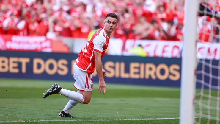 Borre jogador do Internacional comemora seu gol durante partida contra o Gremio no estadio Beira-Rio pelo campeonato Brasileiro A 2024.