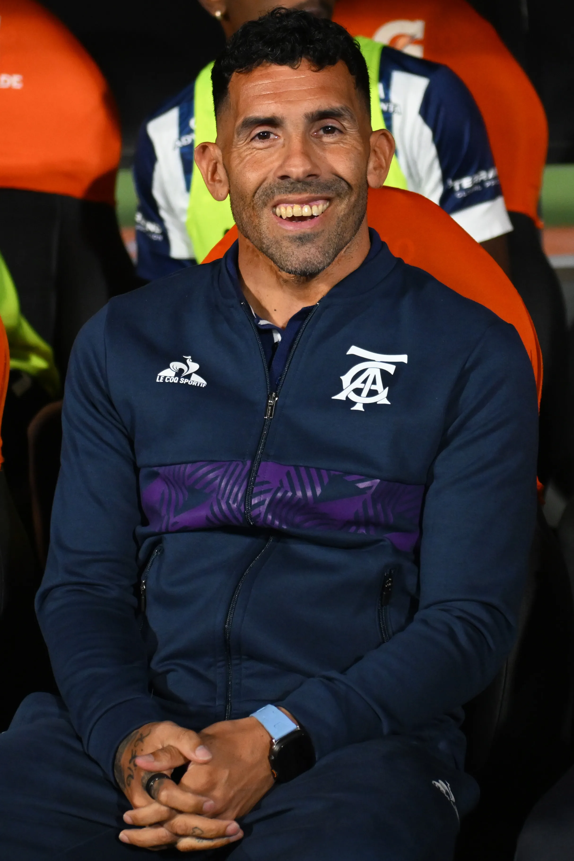 CORDOBA, ARGENTINA – OCTOBER 18: Head coach Carlos Tévez of Talleres smiles beforea Torneo Clausura Betano 2025 match between Talleres and River Plate at Mario Alberto Kempes Stadium on October 18, 2025 in Cordoba, Argentina. (Photo by Hernan Cortez/Getty Images)