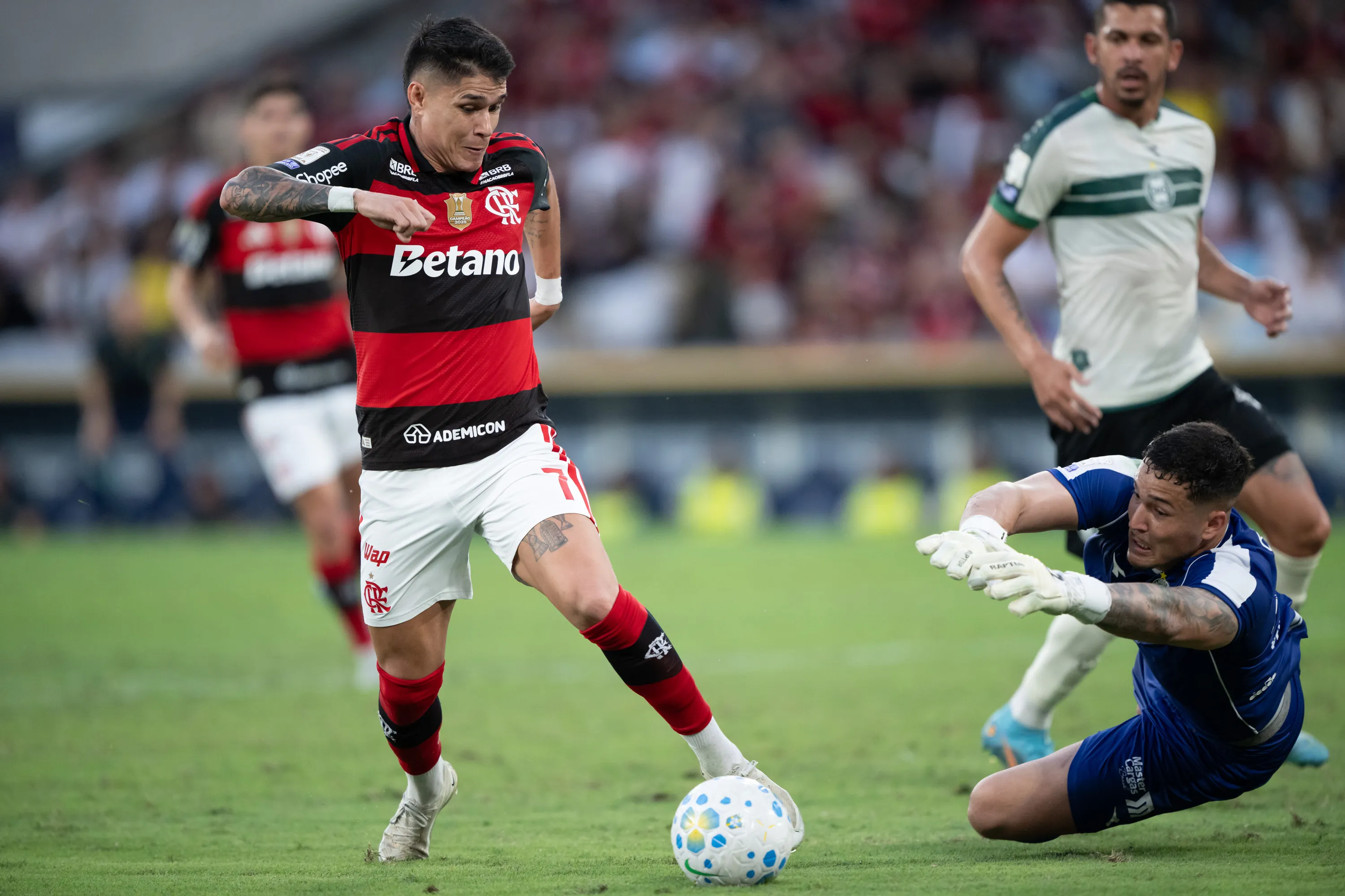 RJ – RIO DE JANEIRO – 30/05/2026 – BRASILEIRO A 2026, FLAMENGO X CORITIBA – Luiz Araujo jogador do Flamengo durante partida contra o Coritiba no estadio Maracana pelo campeonato Brasileiro A 2026. Foto: Jorge Rodrigues/AGIF