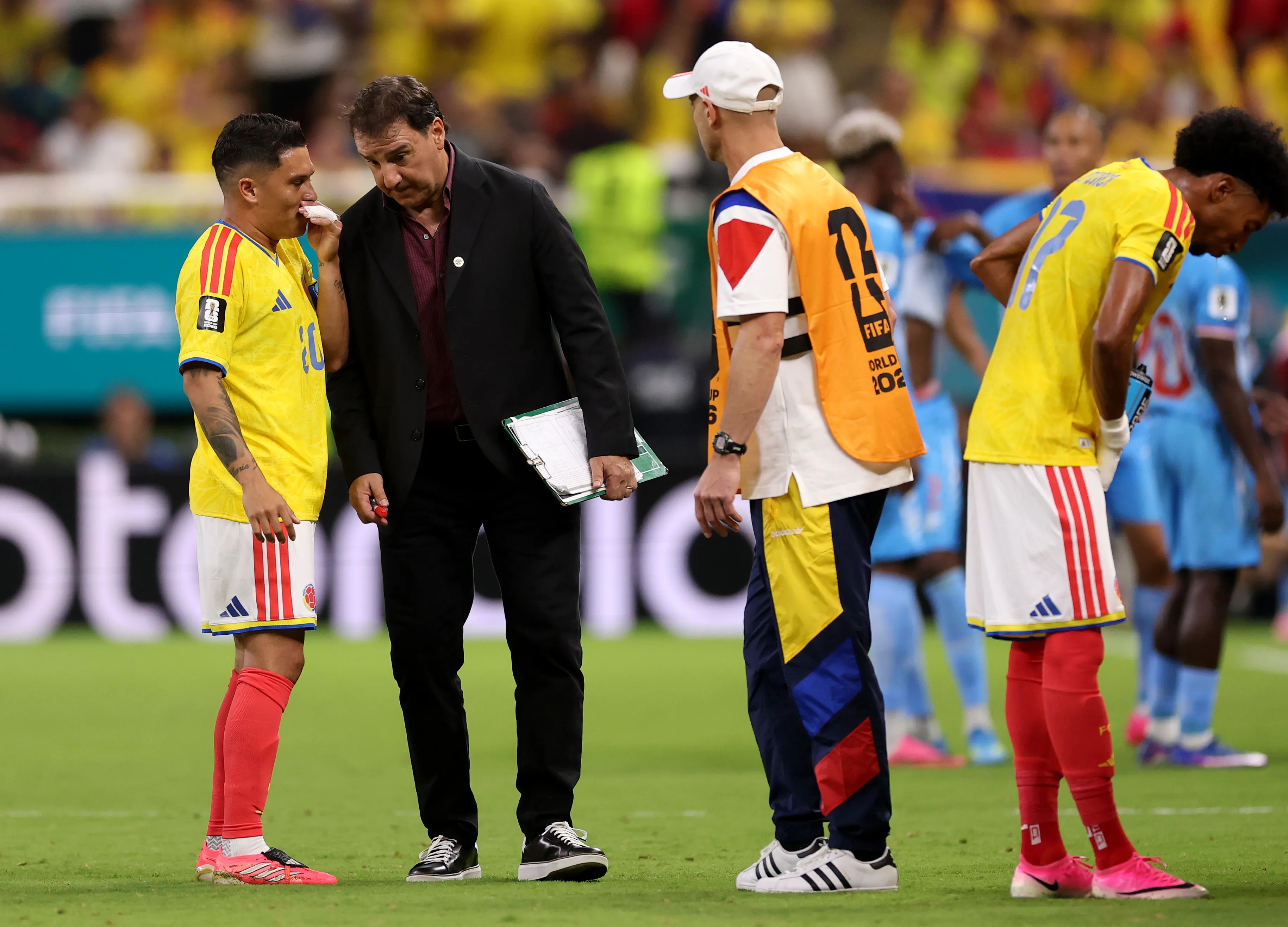 ZAPOPAN, MEXICO – JUNE 23: Nestor Lorenzo, Head Coach of Colombia, speaks with Juan Quintero #20 during the FIFA World Cup 2026 Group K match between Colombia and Congo DR at Guadalajara Stadium on June 23, 2026 in Zapopan, Mexico. (Photo by Carl Recine/Getty Images)