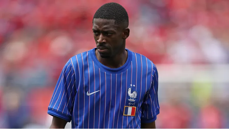 Dembélé durante aquecimento para a partida contra a Noruega.