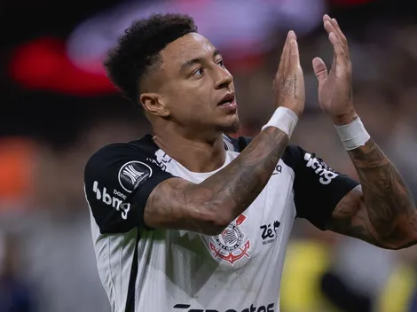 Lingard reaparece e treina com o Corinthians