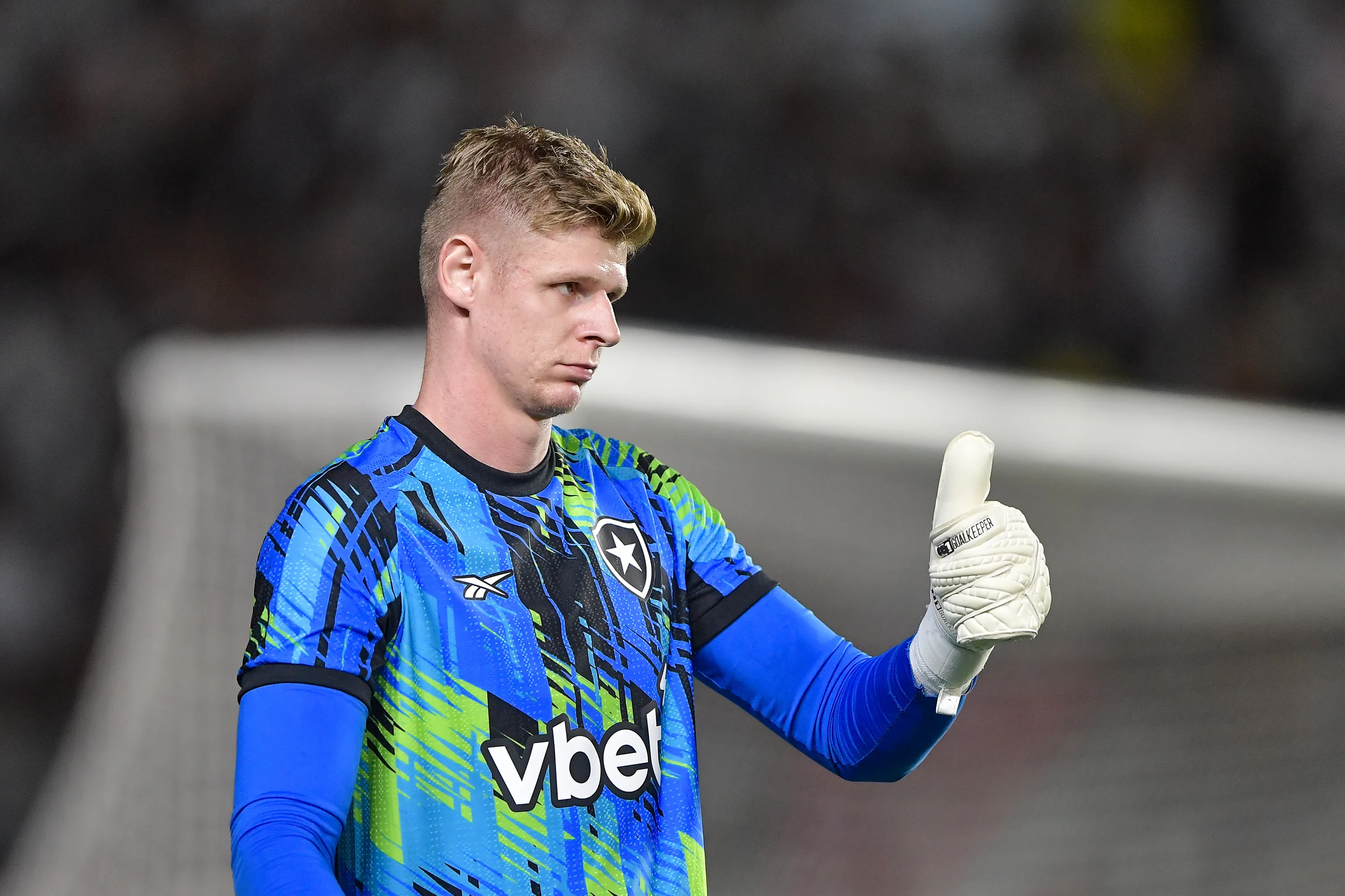 Raul goleiro do Botafogo durante partida contra o Vasco no estadio Sao Januario pelo campeonato Brasileiro A 2026. Foto: Thiago Ribeiro/AGIF